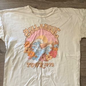 BILLABONG cream graphic Tshirt size S